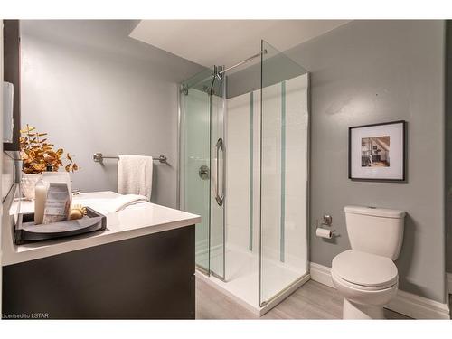 581 Central Avenue, London, ON - Indoor Photo Showing Bathroom