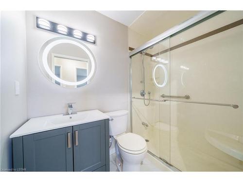 804-135 Baseline Road W, London, ON - Indoor Photo Showing Bathroom