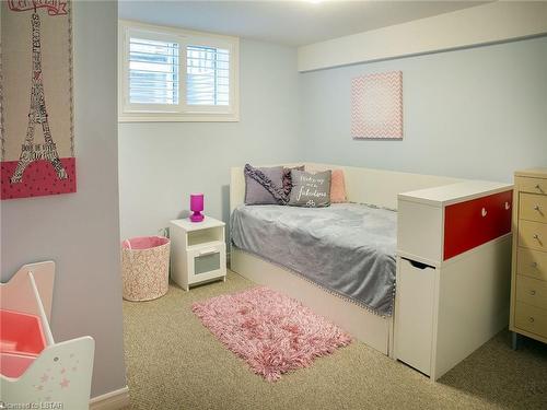 1628 Vandusen Court, London, ON - Indoor Photo Showing Bedroom