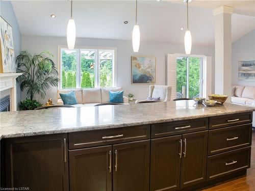 1628 Vandusen Court, London, ON - Indoor Photo Showing Kitchen