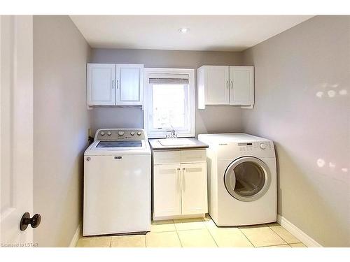 839 Teakwood Lane, London, ON - Indoor Photo Showing Laundry Room