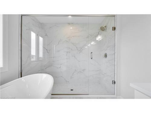 6322 Heathwoods Avenue, London, ON - Indoor Photo Showing Bathroom