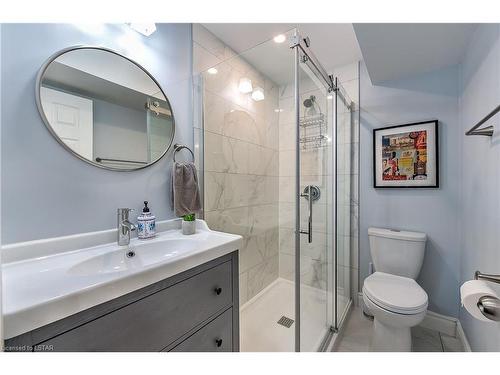 821 Silverfox Crescent, London, ON - Indoor Photo Showing Bathroom