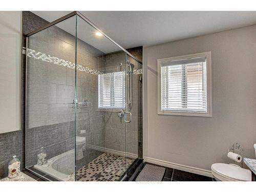 1296 Dyer Crescent, London, ON - Indoor Photo Showing Bathroom