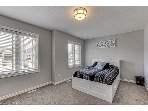 1296 Dyer Crescent, London, ON - Indoor Photo Showing Bedroom