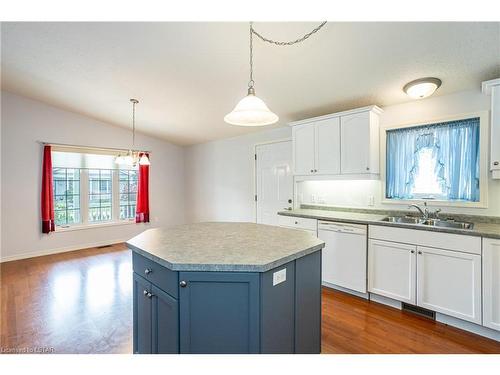 39-30 Ann Street, St. Marys, ON - Indoor Photo Showing Kitchen With Double Sink