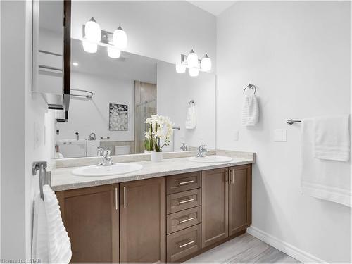 13-3426 Castle Rock Place Place, London, ON - Indoor Photo Showing Bathroom