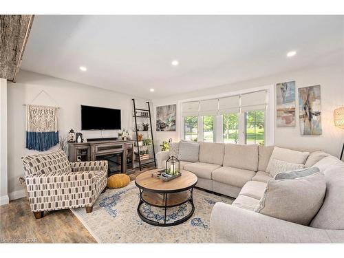 680 Griffith Street, London, ON - Indoor Photo Showing Living Room