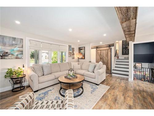 680 Griffith Street, London, ON - Indoor Photo Showing Living Room