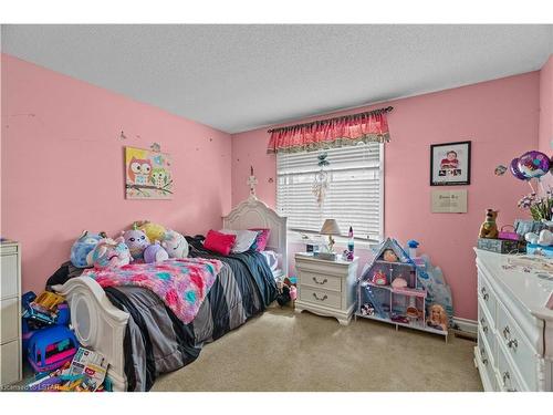 182 Dearborn Avenue, London, ON - Indoor Photo Showing Bedroom