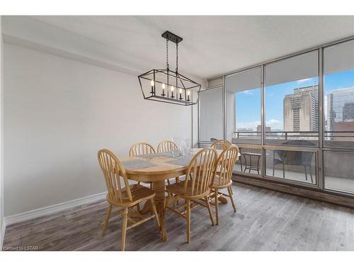 604-389 Dundas Street, London, ON - Indoor Photo Showing Dining Room