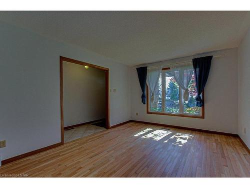 243 Walmer Grove, London, ON - Indoor Photo Showing Other Room