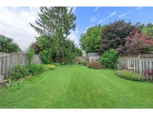 7 Julia Court, London, ON - Outdoor With Backyard