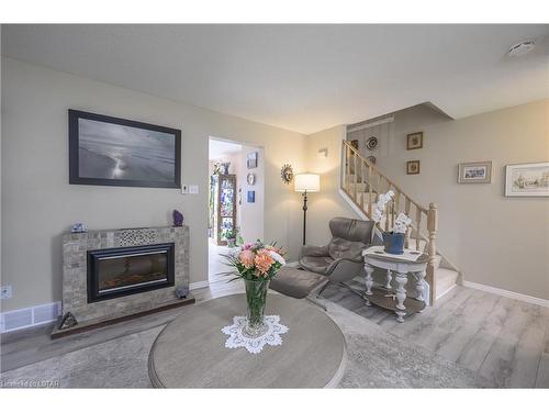7 Julia Court, London, ON - Indoor Photo Showing Living Room With Fireplace