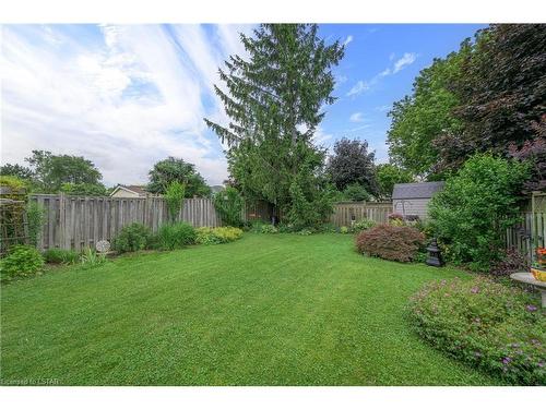 7 Julia Court, London, ON - Outdoor With Backyard