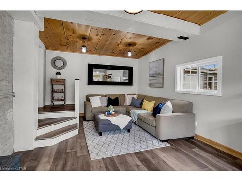 850 Waterloo Street, London, ON - Indoor Photo Showing Living Room