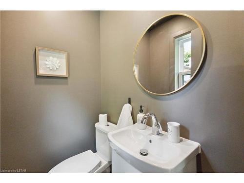 703 Riverside Drive, London, ON - Indoor Photo Showing Bathroom