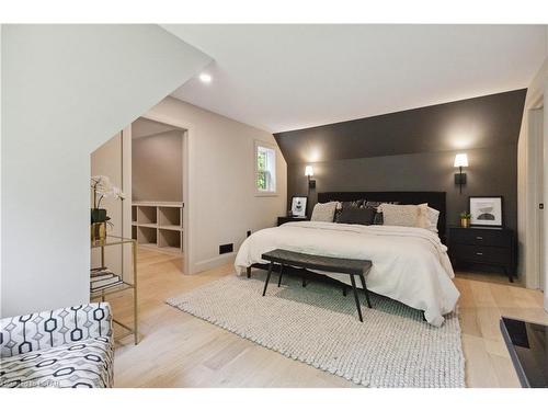 703 Riverside Drive, London, ON - Indoor Photo Showing Bedroom