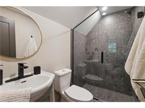703 Riverside Drive, London, ON - Indoor Photo Showing Bathroom