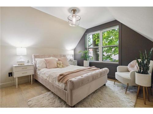 703 Riverside Drive, London, ON - Indoor Photo Showing Bedroom