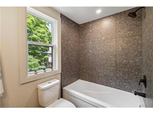 703 Riverside Drive, London, ON - Indoor Photo Showing Bathroom