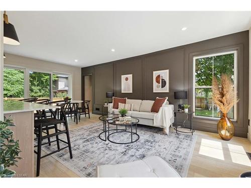 703 Riverside Drive, London, ON - Indoor Photo Showing Living Room