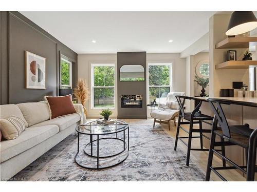 703 Riverside Drive, London, ON - Indoor Photo Showing Living Room