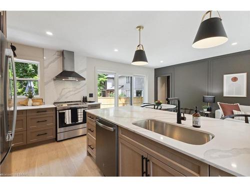 703 Riverside Drive, London, ON - Indoor Photo Showing Kitchen With Upgraded Kitchen