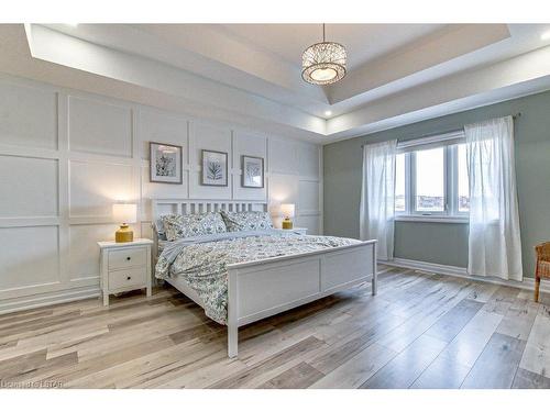 1077 Riverbend Road, London, ON - Indoor Photo Showing Bedroom