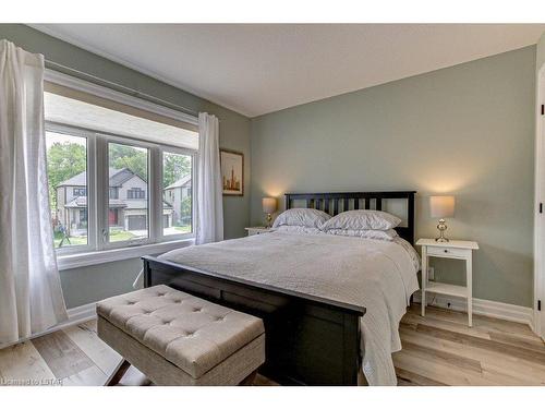 1077 Riverbend Road, London, ON - Indoor Photo Showing Bedroom