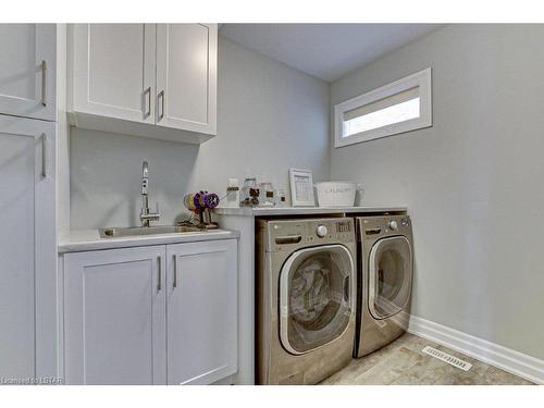 1077 Riverbend Road, London, ON - Indoor Photo Showing Laundry Room