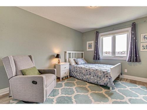 1077 Riverbend Road, London, ON - Indoor Photo Showing Bedroom