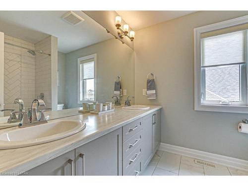 1077 Riverbend Road, London, ON - Indoor Photo Showing Bathroom