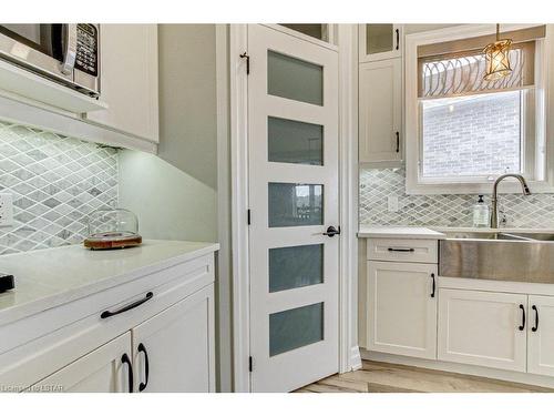 1077 Riverbend Road, London, ON - Indoor Photo Showing Kitchen