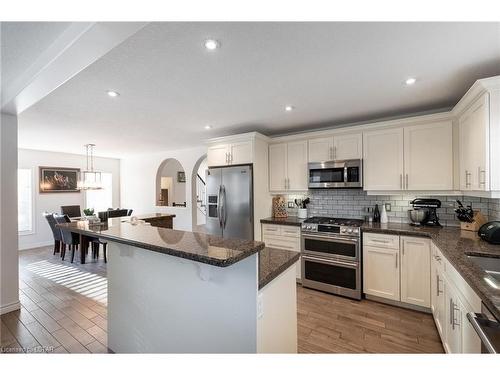 38 Winders Trail, Ingersoll, ON - Indoor Photo Showing Kitchen With Stainless Steel Kitchen With Upgraded Kitchen