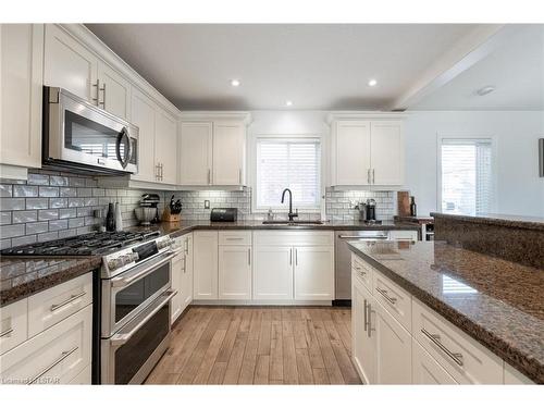 38 Winders Trail, Ingersoll, ON - Indoor Photo Showing Kitchen With Stainless Steel Kitchen With Upgraded Kitchen