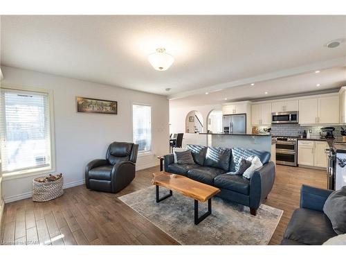 38 Winders Trail, Ingersoll, ON - Indoor Photo Showing Living Room