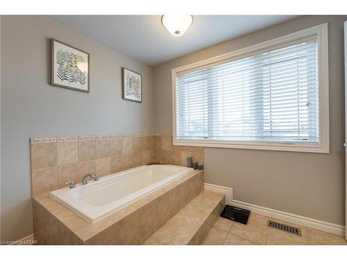 38 Winders Trail, Ingersoll, ON - Indoor Photo Showing Bathroom