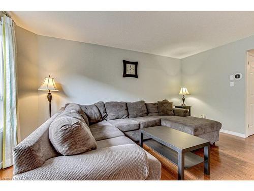 82 Rossmore Court, London, ON - Indoor Photo Showing Living Room