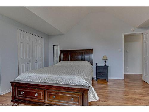 82 Rossmore Court, London, ON - Indoor Photo Showing Bedroom