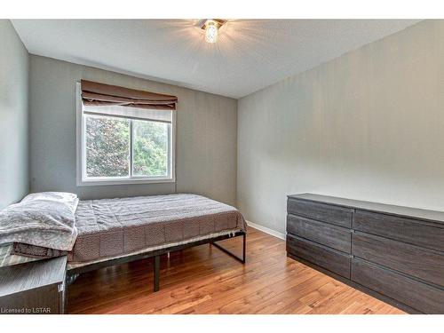 82 Rossmore Court, London, ON - Indoor Photo Showing Bedroom