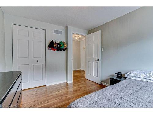 82 Rossmore Court, London, ON - Indoor Photo Showing Bedroom