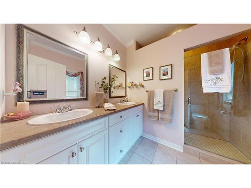 8-1144 Coronation Drive, London, ON - Indoor Photo Showing Bathroom