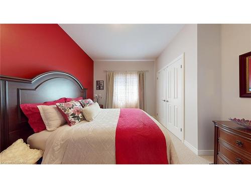 8-1144 Coronation Drive, London, ON - Indoor Photo Showing Bedroom