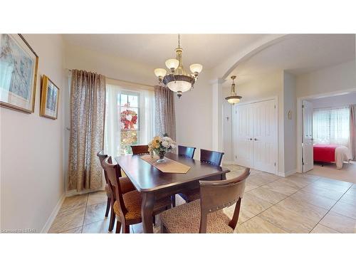 8-1144 Coronation Drive, London, ON - Indoor Photo Showing Dining Room