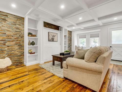 7 Cluney Place, London, ON - Indoor Photo Showing Living Room