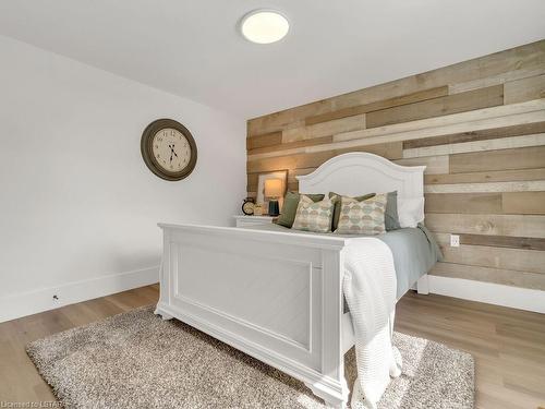 7 Cluney Place, London, ON - Indoor Photo Showing Bedroom