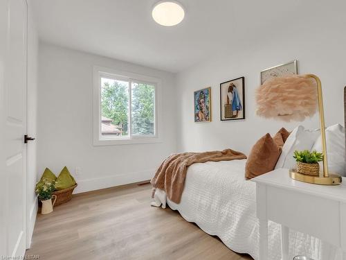 7 Cluney Place, London, ON - Indoor Photo Showing Bedroom