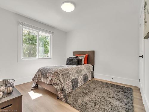 7 Cluney Place, London, ON - Indoor Photo Showing Bedroom