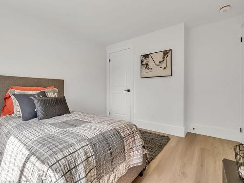 7 Cluney Place, London, ON - Indoor Photo Showing Bedroom